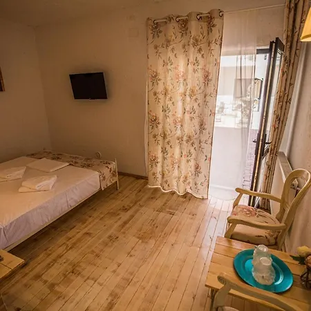 Sunny Border (adults Only) *